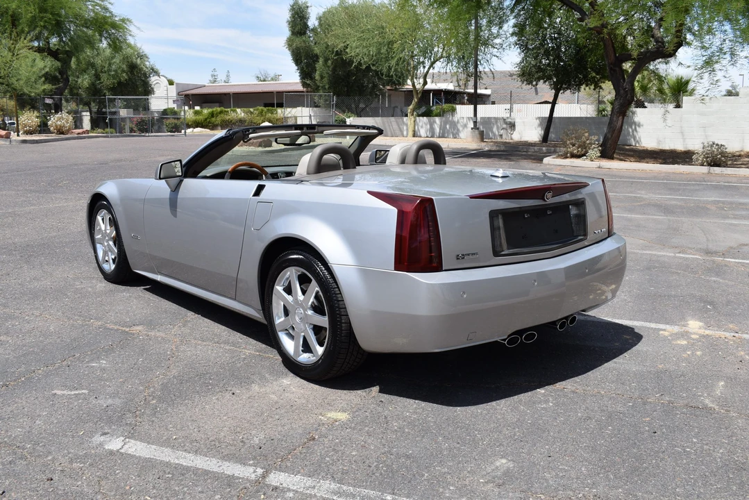 2004 Cadillac XLR - Image 10 of 31