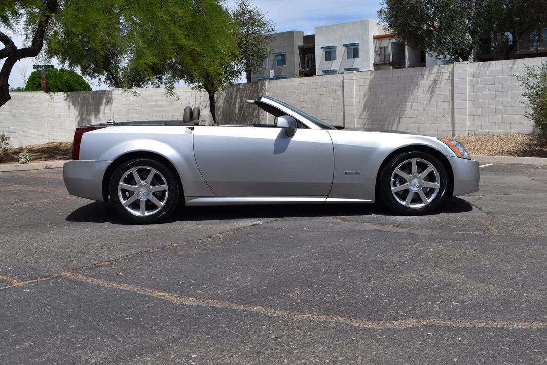 2004 Cadillac XLR - Image 6 of 31