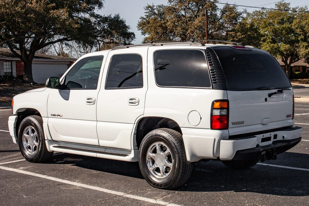 2004 GMC Yukon 2nd Gen - Image 8 of 31