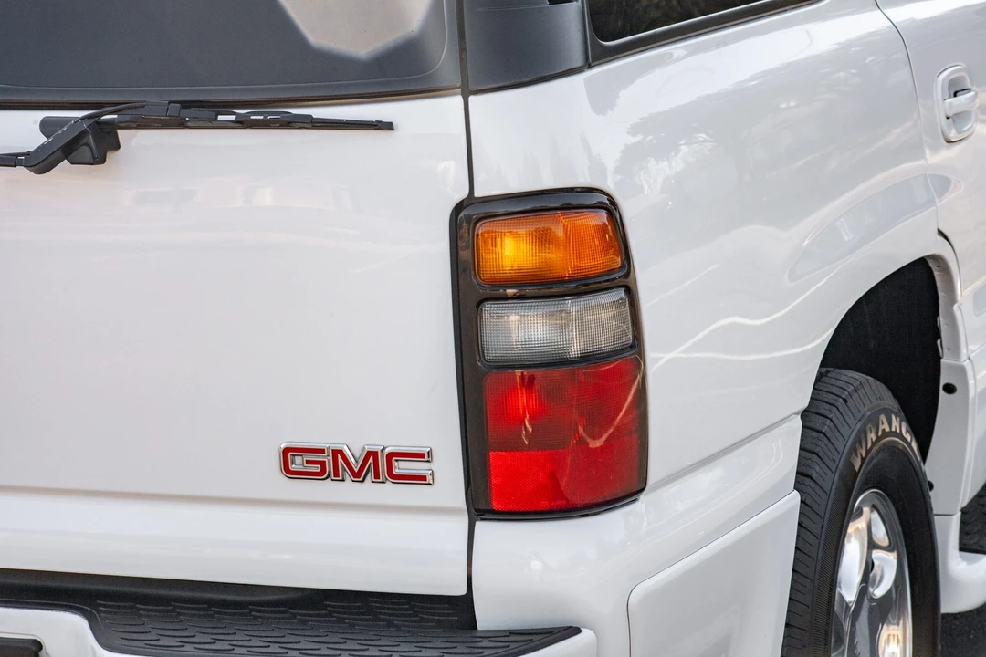 2004 GMC Yukon 2nd Gen - Image 17 of 31