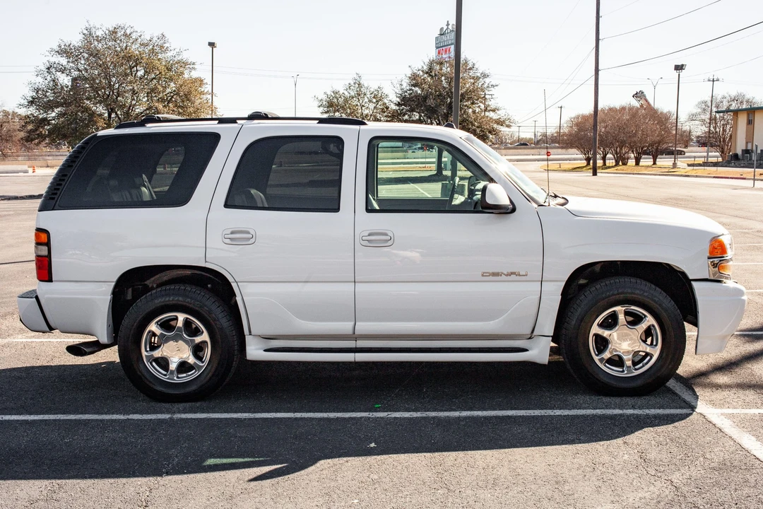 2004 GMC Yukon 2nd Gen - Image 5 of 31