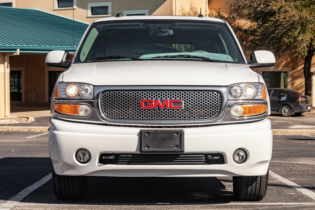 2004 GMC Yukon 2nd Gen - Image 3 of 31
