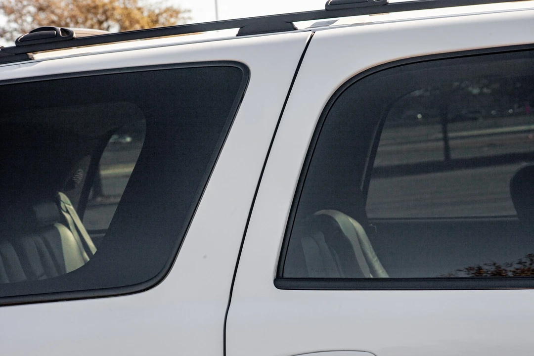 2004 GMC Yukon 2nd Gen - Image 19 of 31