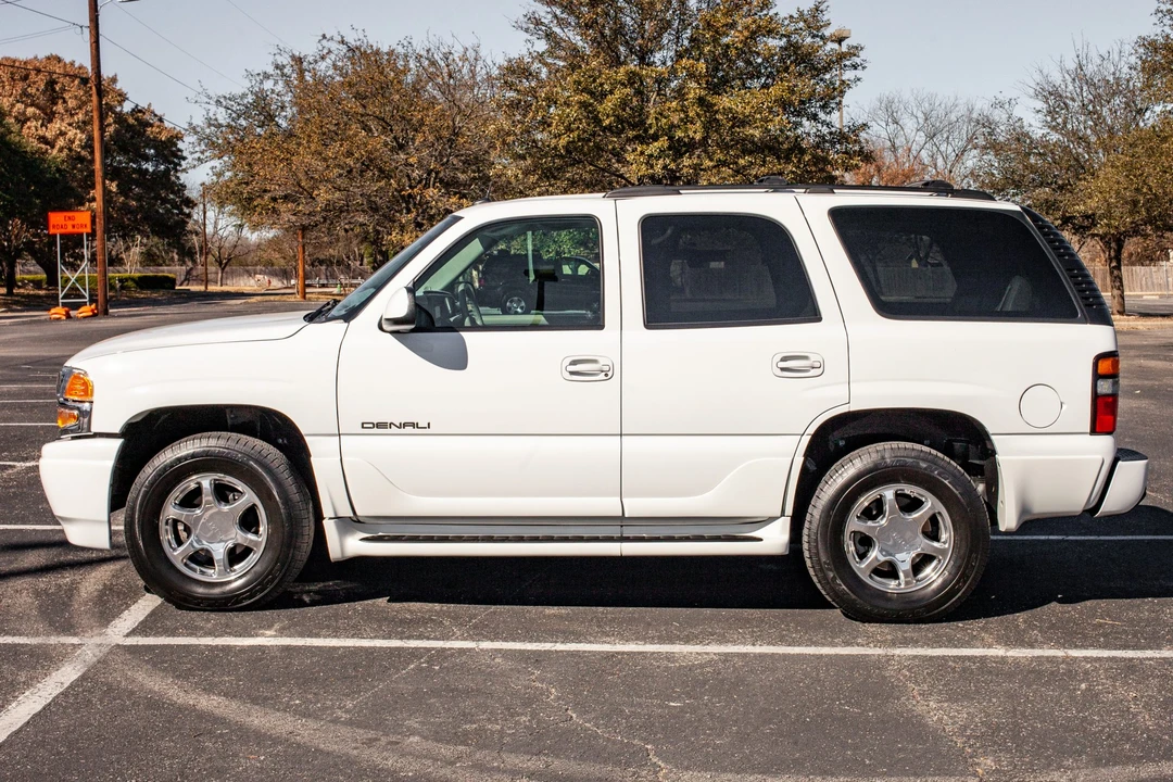 2004 GMC Yukon 2nd Gen - Image 2 of 31