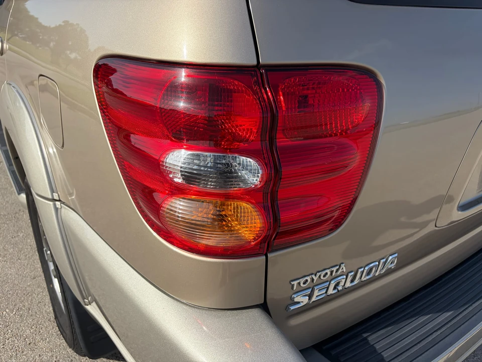 2004 Toyota Sequoia 1st Gen - Image 22 of 31