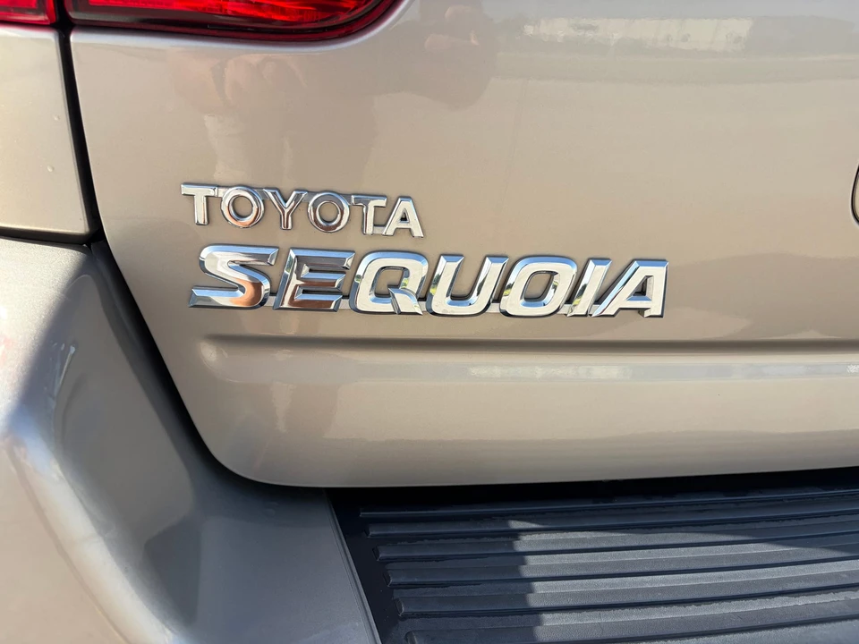 2004 Toyota Sequoia 1st Gen - Image 24 of 31