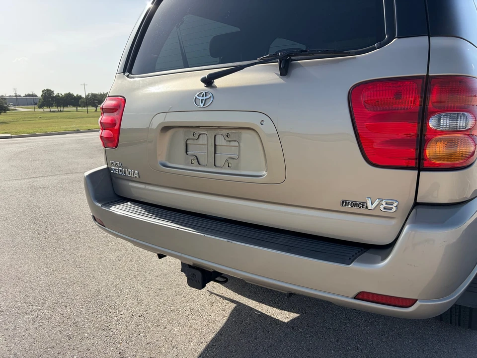 2004 Toyota Sequoia 1st Gen - Image 28 of 31