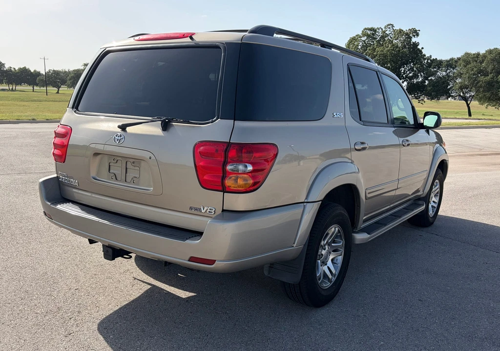 2004 Toyota Sequoia 1st Gen - Image 9 of 31