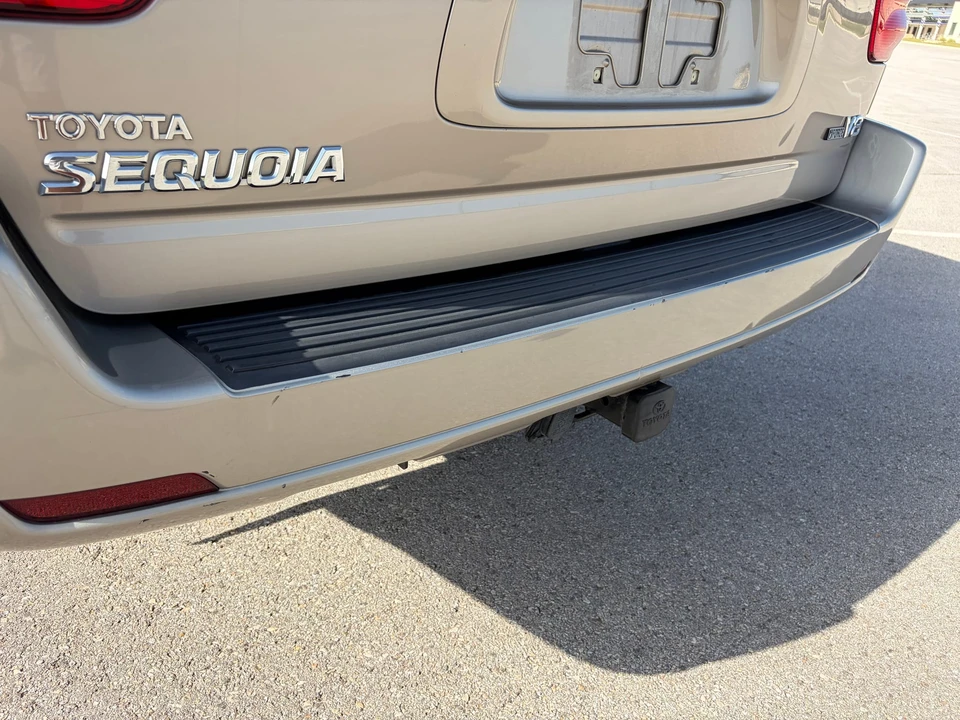 2004 Toyota Sequoia 1st Gen - Image 23 of 31