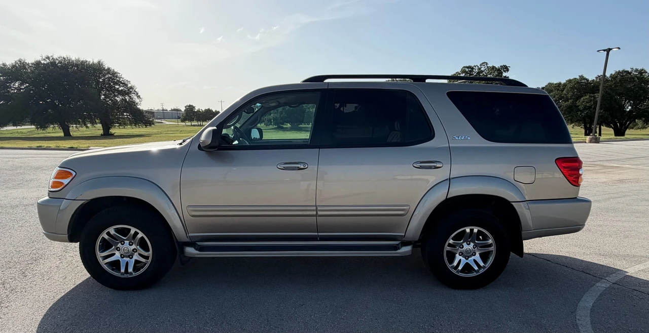 2004 Toyota Sequoia 1st Gen - Image 5 of 31