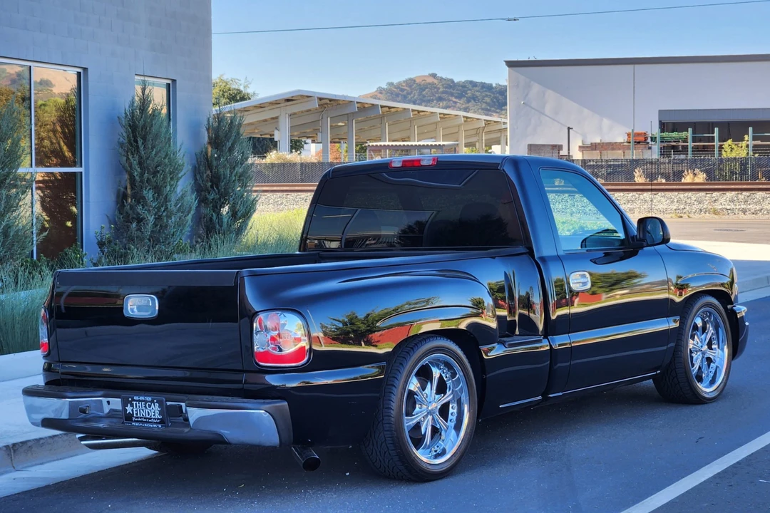 2005 GMC Sierra 2nd Gen - Image 14 of 31