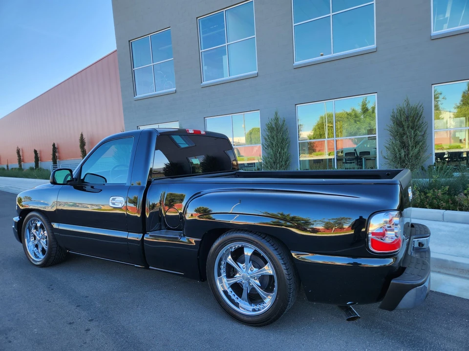 2005 GMC Sierra 2nd Gen - Image 8 of 31