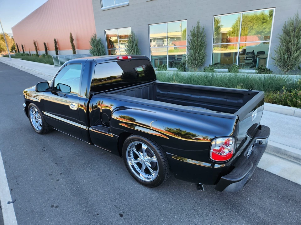 2005 GMC Sierra 2nd Gen - Image 9 of 31