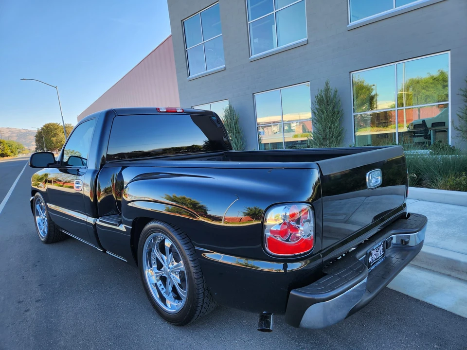 2005 GMC Sierra 2nd Gen - Image 10 of 31