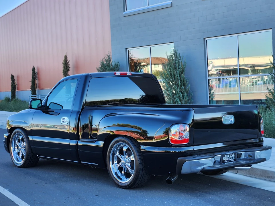 2005 GMC Sierra 2nd Gen - Image 11 of 31