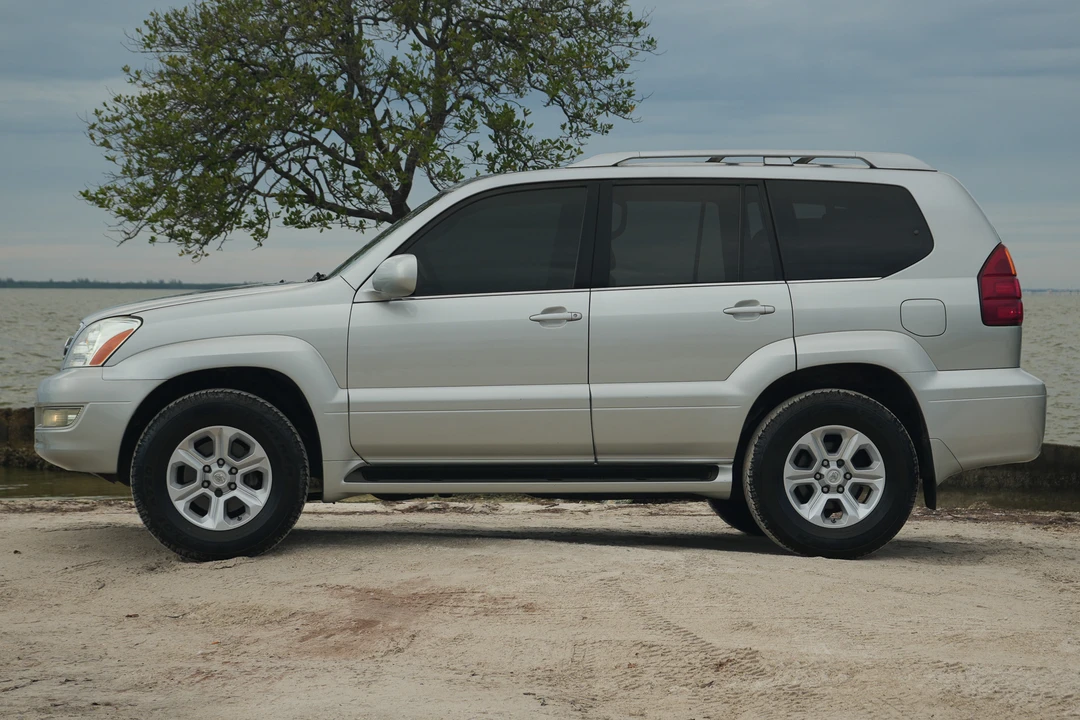 2005 Lexus GX 1st Gen - Image 21 of 31