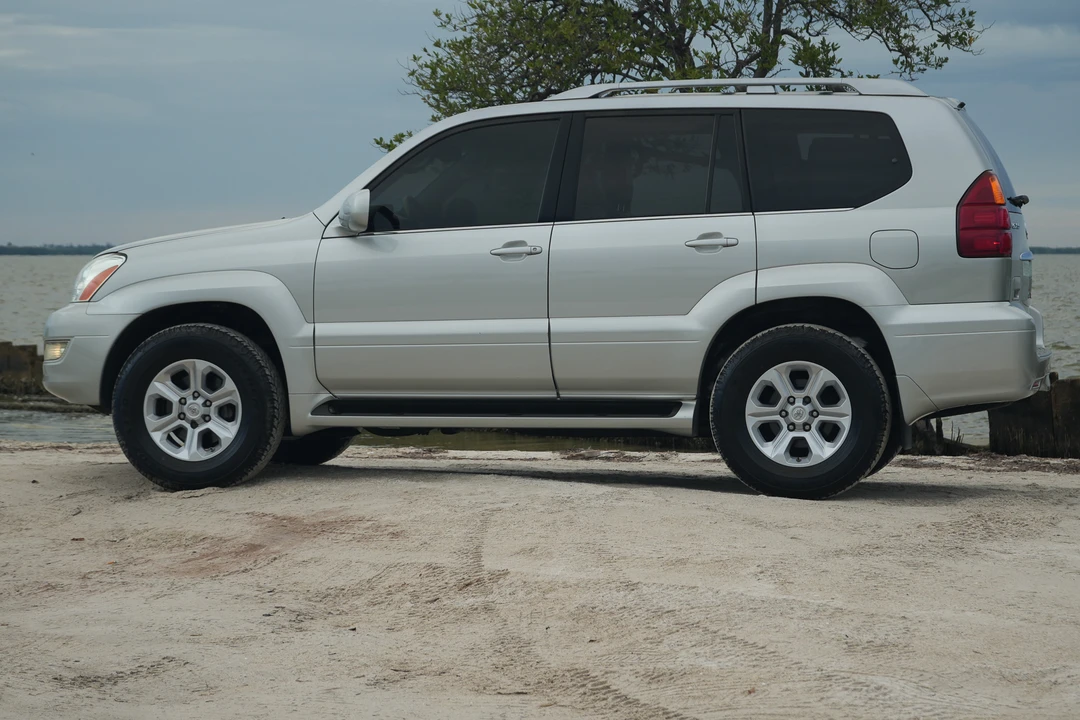 2005 Lexus GX 1st Gen - Image 20 of 31