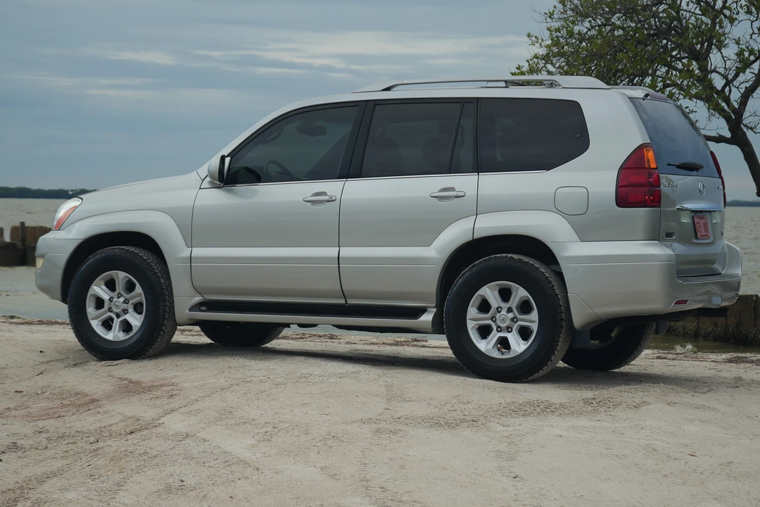 2005 Lexus GX 1st Gen - Image 19 of 31