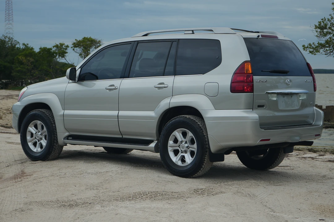2005 Lexus GX 1st Gen - Image 18 of 31