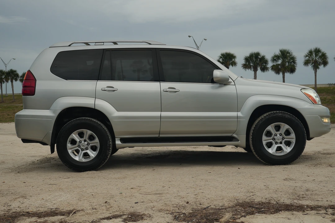 2005 Lexus GX 1st Gen - Image 11 of 31