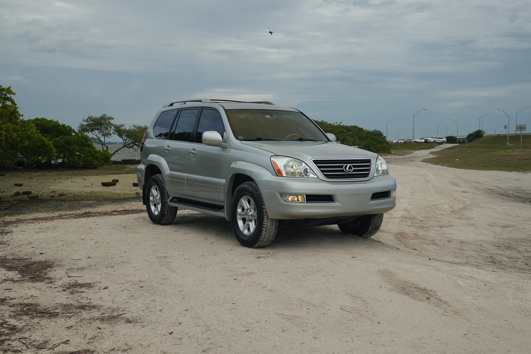 2005 Lexus GX 1st Gen - Image 10 of 31