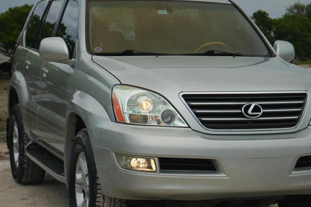 2005 Lexus GX 1st Gen - Image 25 of 31