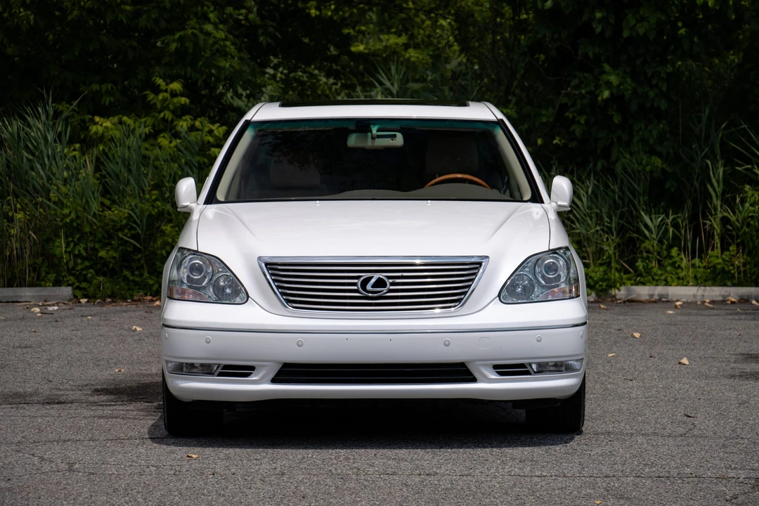 2005 Lexus LS 3rd Gen - Image 24 of 31