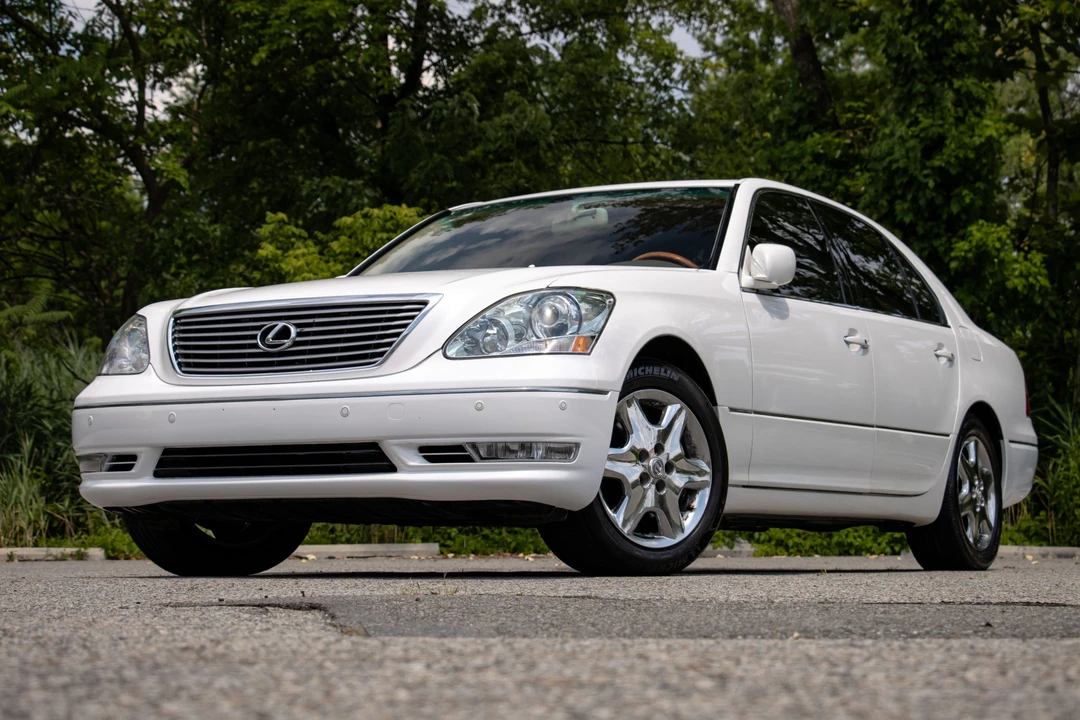 2005 Lexus LS 3rd Gen - Image 7 of 31