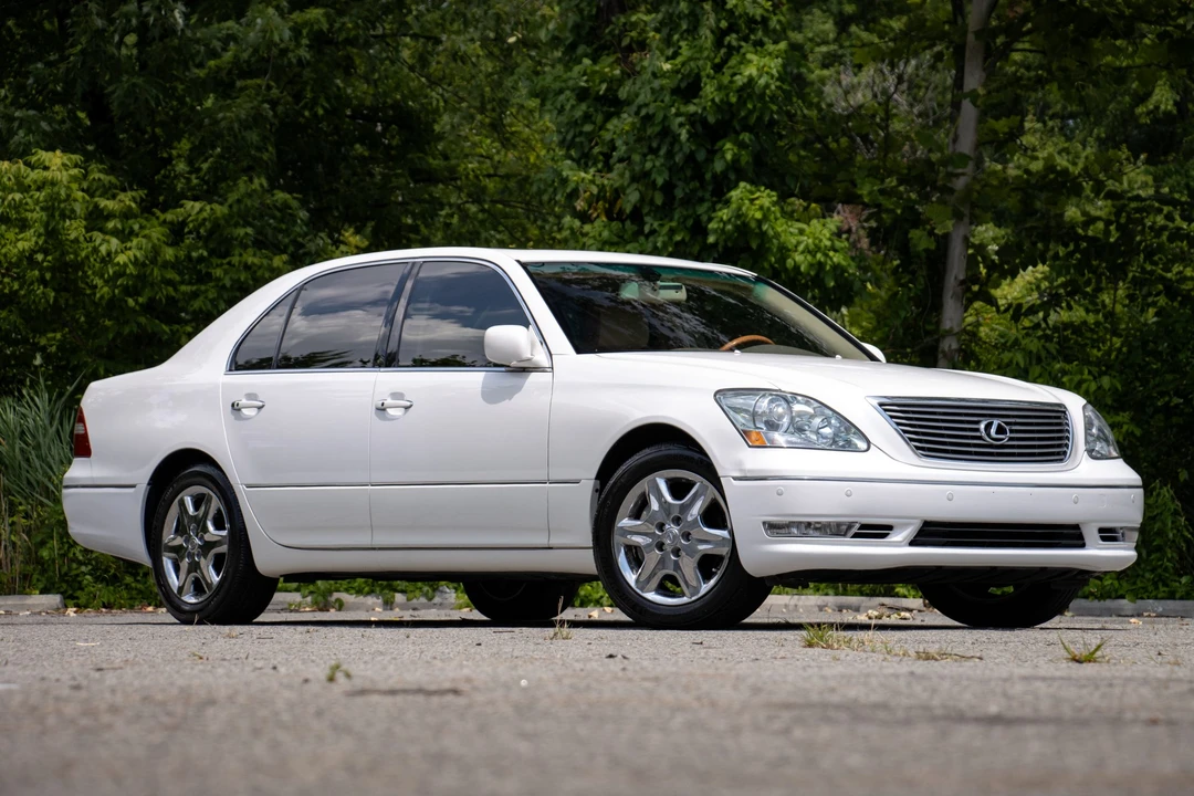 2005 Lexus LS 3rd Gen - Image 9 of 31