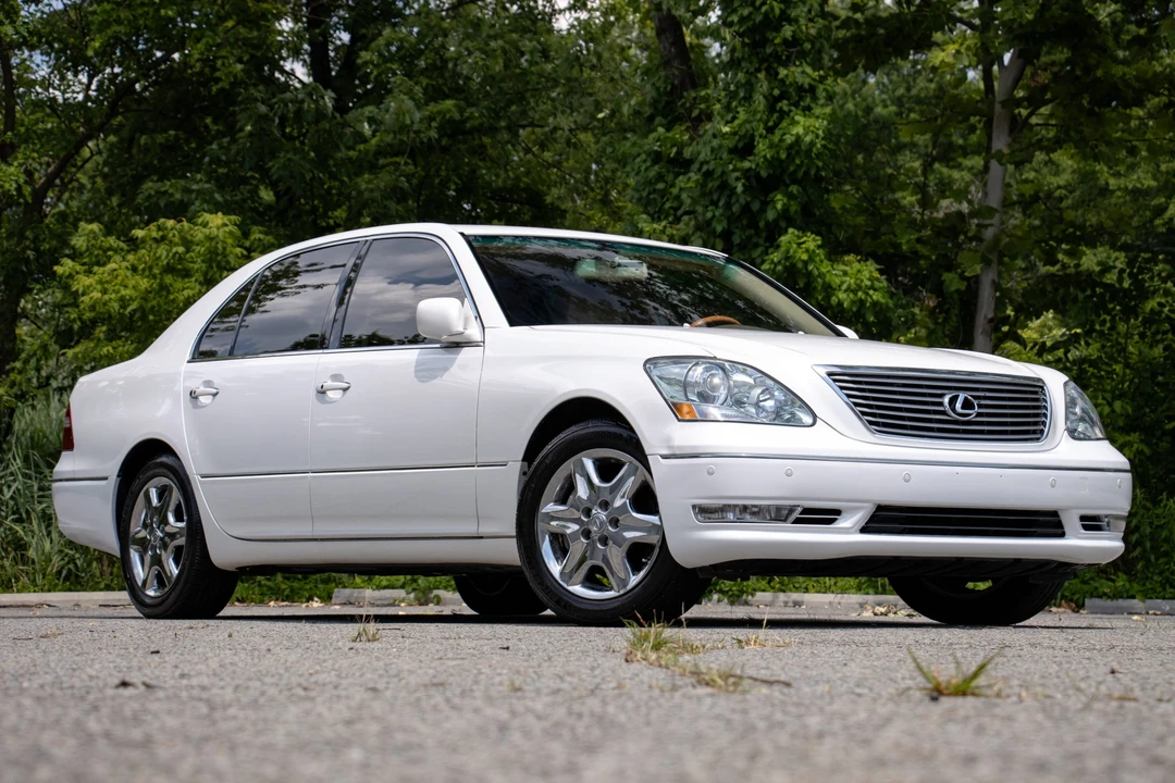 2005 Lexus LS 3rd Gen - Image 23 of 31