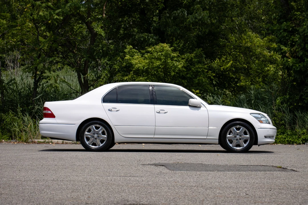 2005 Lexus LS 3rd Gen - Image 21 of 31