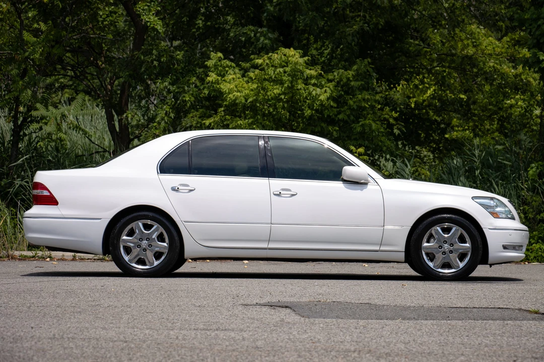 2005 Lexus LS 3rd Gen - Image 22 of 31