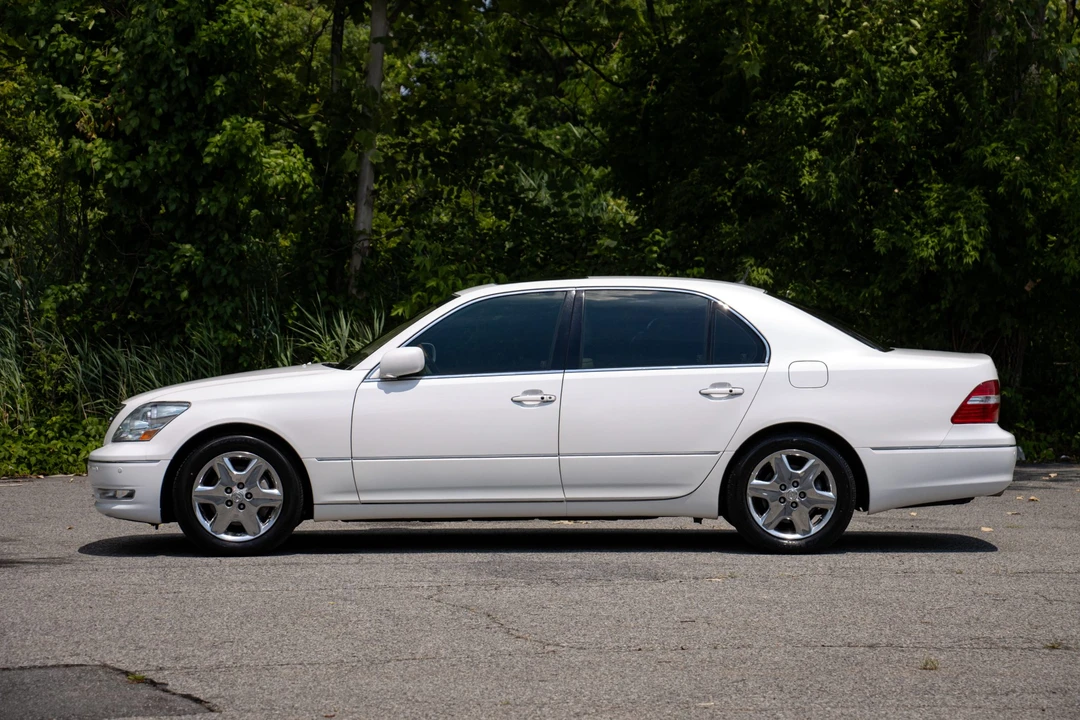 2005 Lexus LS 3rd Gen - Image 11 of 31