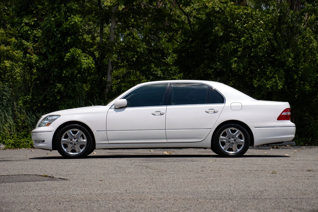 2005 Lexus LS 3rd Gen - Image 12 of 31