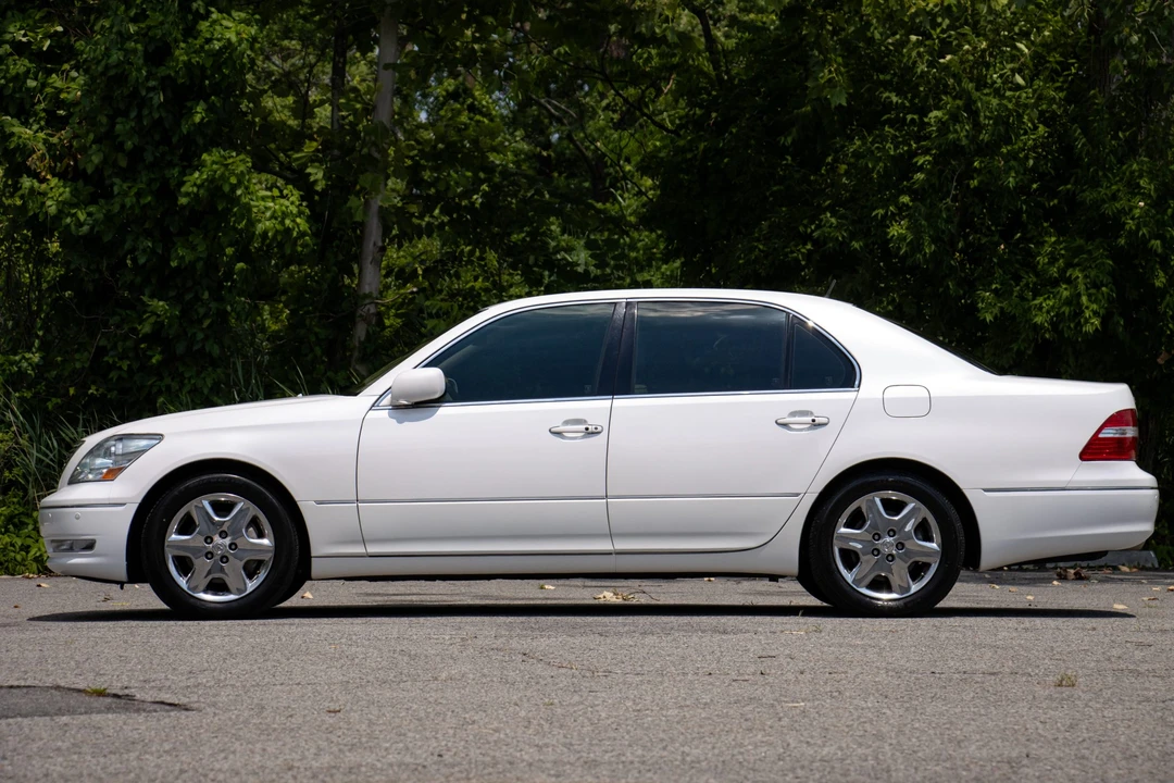 2005 Lexus LS 3rd Gen - Image 13 of 31