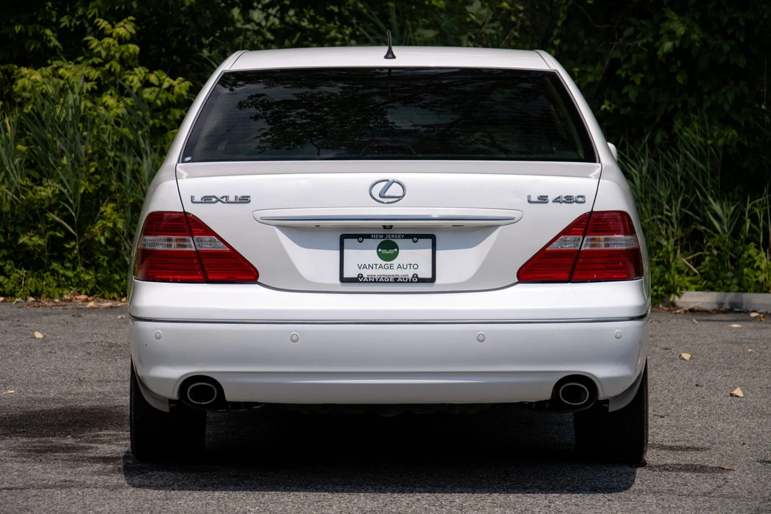 2005 Lexus LS 3rd Gen - Image 16 of 31