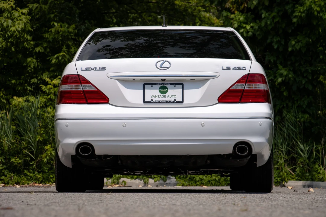 2005 Lexus LS 3rd Gen - Image 17 of 31