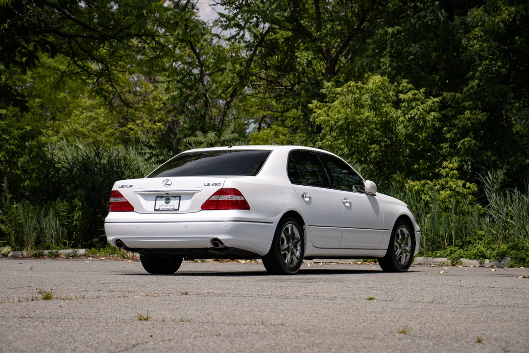 2005 Lexus LS 3rd Gen - Image 19 of 31