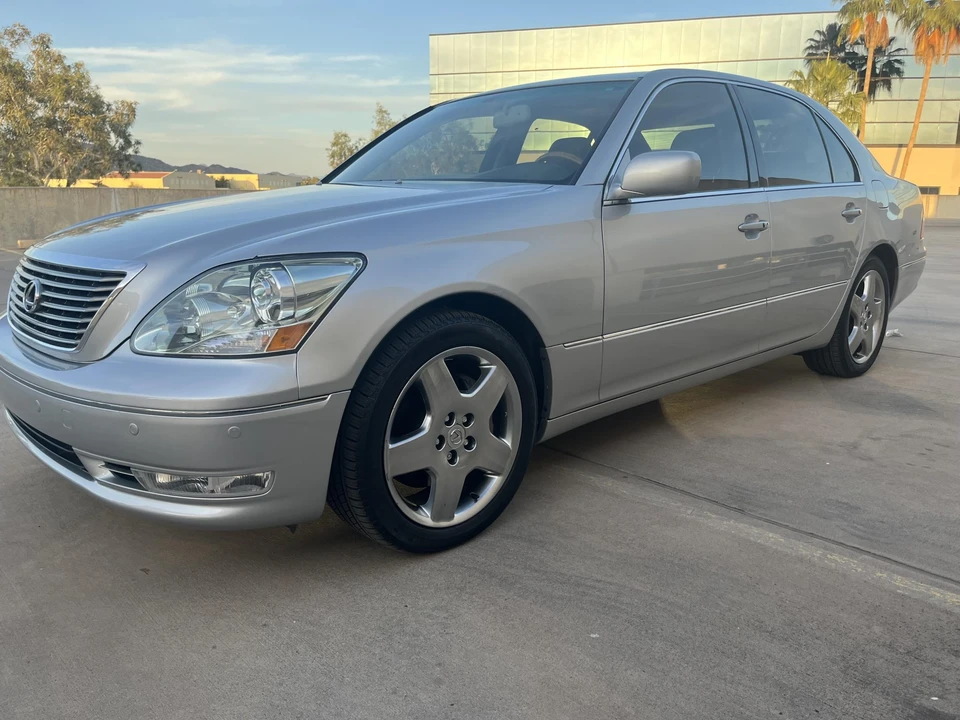 2005 Lexus LS 3rd Gen - Image 4 of 31