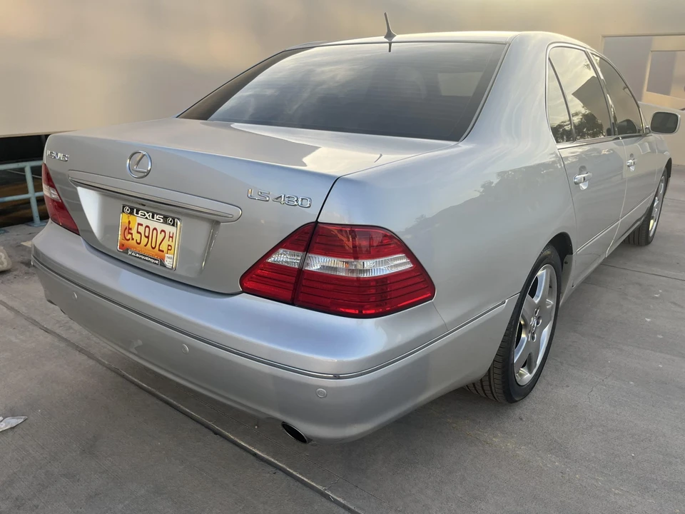 2005 Lexus LS 3rd Gen - Image 11 of 31