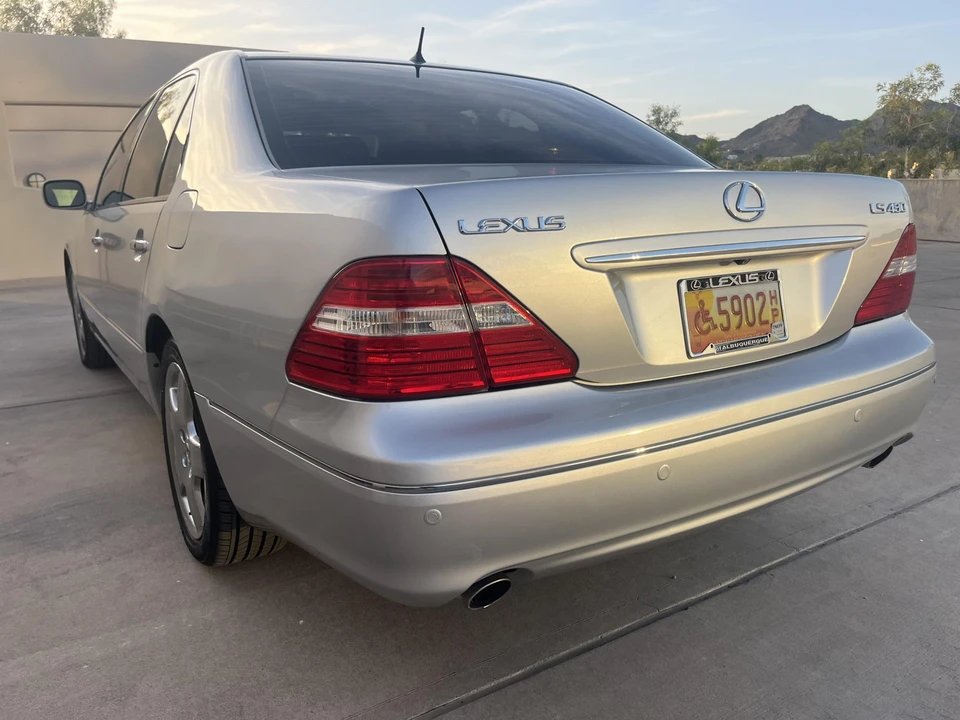 2005 Lexus LS 3rd Gen - Image 8 of 31