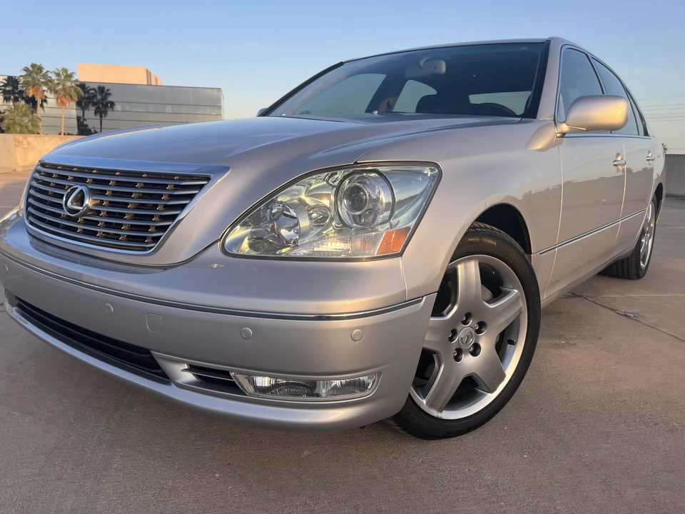 2005 Lexus LS 3rd Gen - Image 21 of 31
