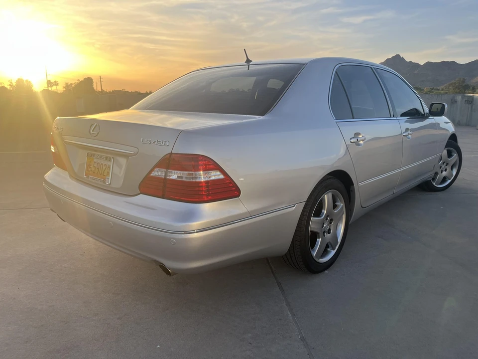 2005 Lexus LS 3rd Gen - Image 13 of 31