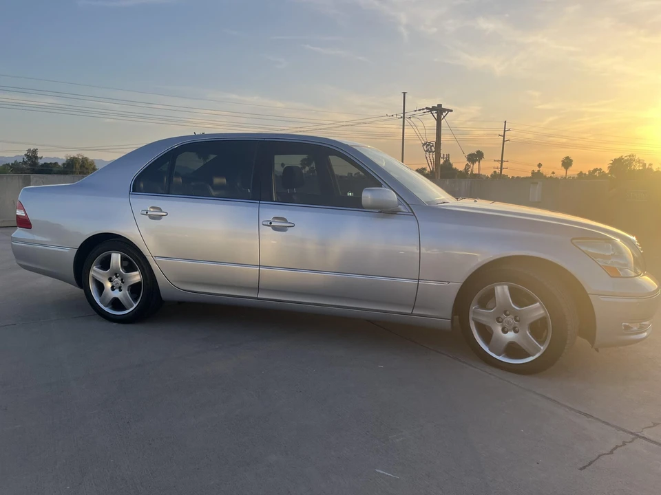 2005 Lexus LS 3rd Gen - Image 14 of 31