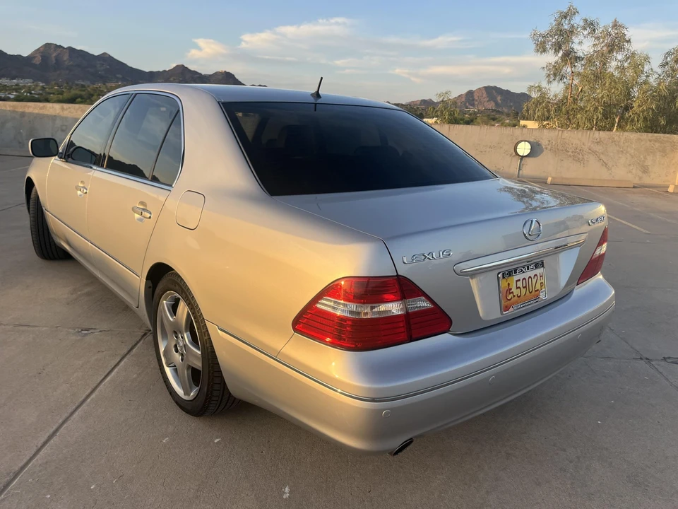 2005 Lexus LS 3rd Gen - Image 7 of 31