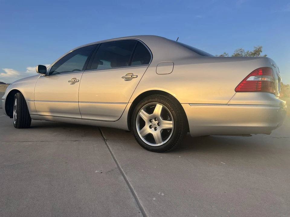 2005 Lexus LS 3rd Gen - Image 6 of 31