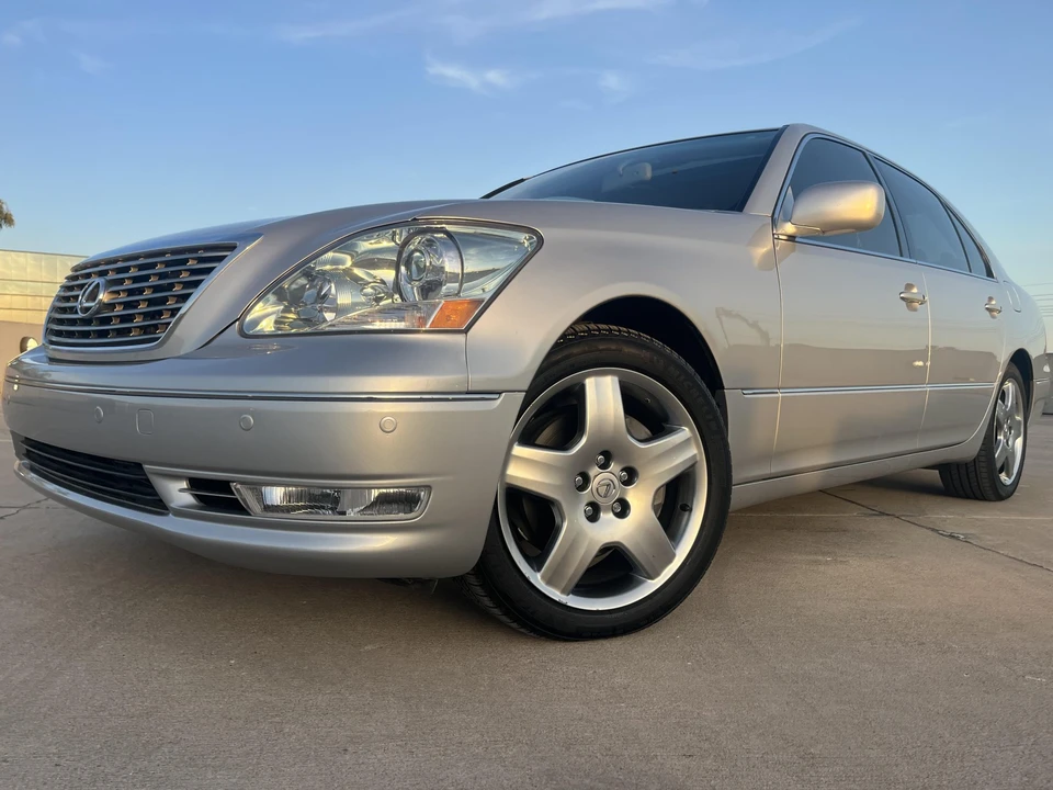2005 Lexus LS 3rd Gen - Image 2 of 31