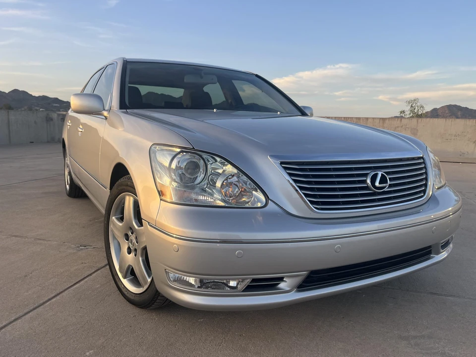 2005 Lexus LS 3rd Gen - Image 15 of 31