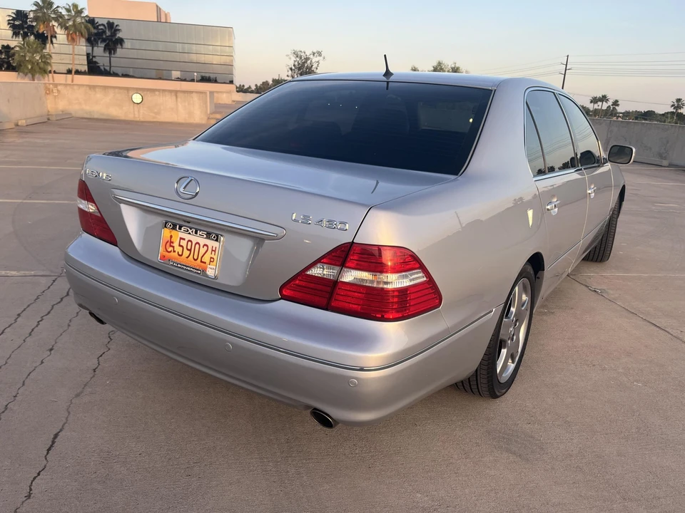2005 Lexus LS 3rd Gen - Image 12 of 31