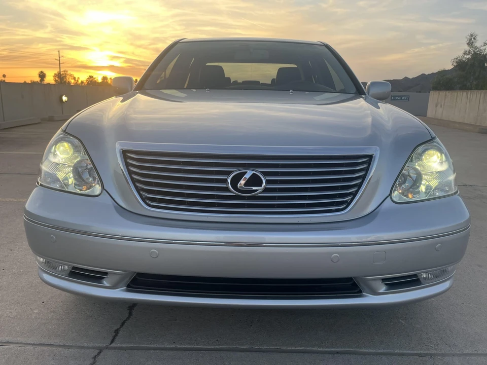2005 Lexus LS 3rd Gen - Image 17 of 31